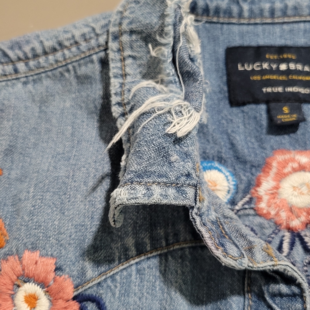 Lucky Brand Women's Embroidered Western Denim Pearl Snap Shirt Size S Distressed - Picture 14 of 16